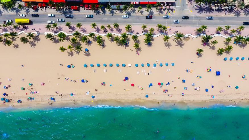Widok z drona na plażę Fort Lauderdale na Florydzie