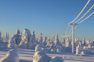 Śnieżny krajobraz Finlandii
