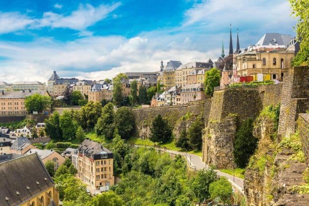 Luksemburg widok na zabytkowe budowle